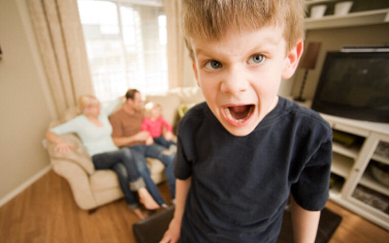 Il est peut-être hyperactif ? TDAH - Troubles de déficit de l'attention  avec ou sans hyperactivité : les reconnaître pour mieux accompagner son  enfant - Pour les parents